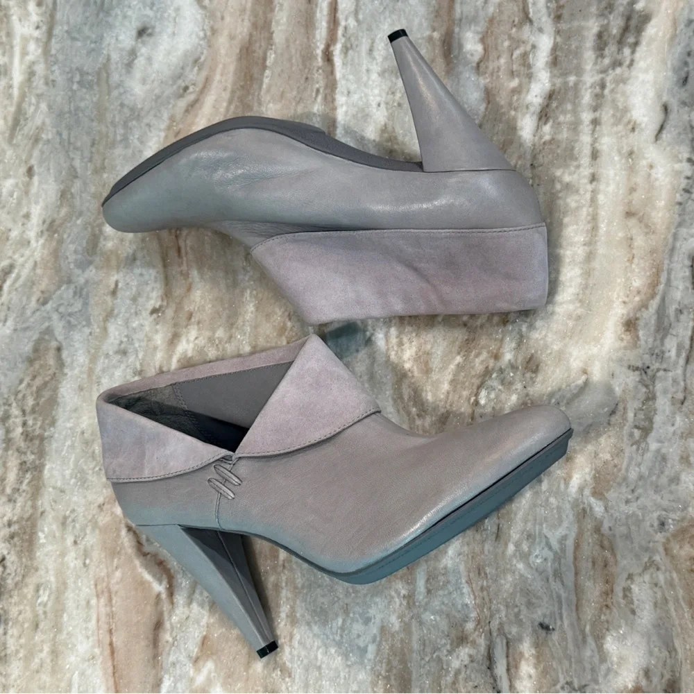 Women’s COACH Annika gray leather and suede fold over ankle booties- Size 10